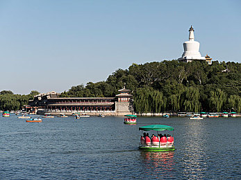 18周岁禁止下载的软件：揭秘：18禁游戏世界，成人内容与游戏攻略解析-2